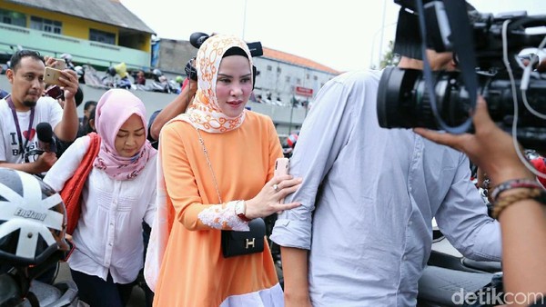 Fokus Vicky  Ceraikan Angel Lelga
