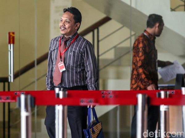 Ketua PN Semarang Purwono Edi Diperiksa KPK