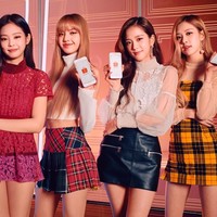 Iklan Shopee yang dibintang Blackpink telah dilarang tayang di televisi oleh KPI meski sebelumnya sudah lulus sensor. Jadi kontroversi, gaya busana Blackpink pun kembali jadi perbincangan. Foto: Shopee