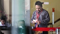 Kehadiran Purwono Edi itu untuk diperiksa terkait kasus suap yang menjerat hakim Lasito, yang merupakan hakim di PN Semarang yang menerima uang dari Bupati Jepara Ahmad Marzuqi.