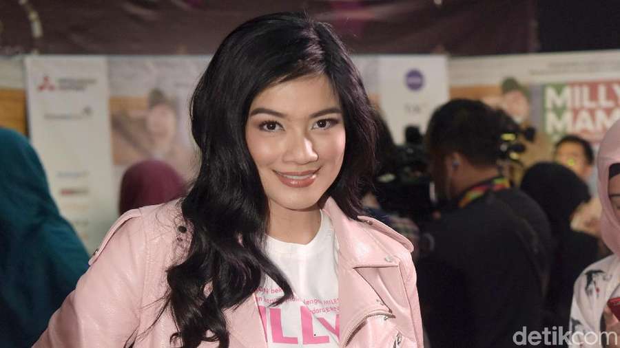 Ariel Tatum Jadi Mermaid hingga Mata Sembab Gisel di