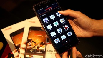 Hingga kini tercatat baru 24 bank yang bisa digunakan di smartphone berbasis Android. Sementara untuk aplikasi versi iOS masih terus dikembangkan.
