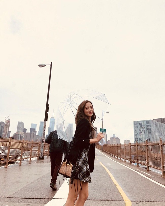 Di keseharian, ia pun kerap menggunakan dress cantik. Foto: Instagram