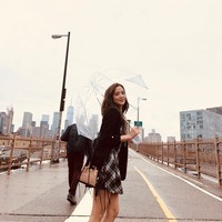 Di keseharian, ia pun kerap menggunakan dress cantik. Foto: Instagram