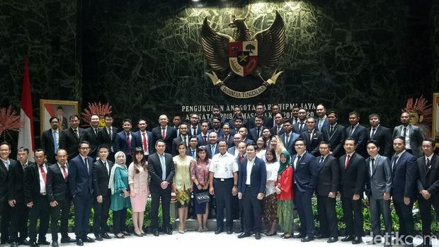 Anies bersama pengurus HIPMI Jaya. 