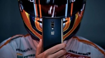 8. OnePlus 6T dengan nilai 296577. Foto: OnePlus