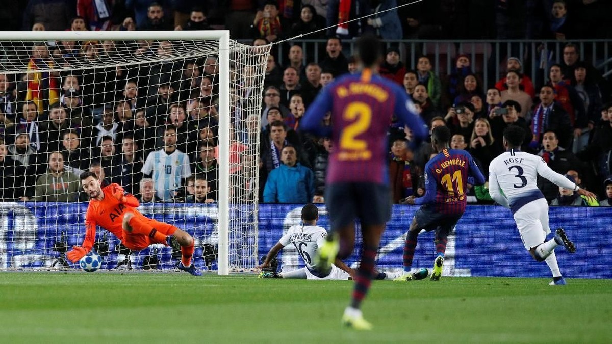 Ousmane Dembele menghancurkan pertahanan Tottenham dengan aksi individunya (Albert Gea/Reuters)