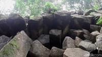 Wisatawan dapat melihat batu-batu tersebut dari dekat (Robby Bernardi/detikTravel)