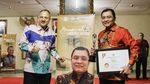 Kepala Dinas PTSP DKI Jakarta Raih Anugerah ASN 2018