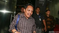 Dia sebelumnya diperiksa penyidik soal kasus suap yang menjerat Bupati Jepara Ahmad Marzuqi dan hakim PN Semarang Lasito. Marzuqi diduga menyuap Lasito, yang mengadili gugatan praperadilan yang diajukannya. Praperadilan itu diajukan Marzuqi agar bebas dari status tersangka di Kejaksaan Tinggi Jawa Tengah (Kejati Jateng).