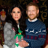 Aki konyol Meghan dan Harry ini tentu bukanlah hal nyata. Melainkan ini merupakan sosok patung lilin hidup. Tampilan patun lilin hidup ini tampak konyol sekaligus menyeramkan.  Foto: Getty Images