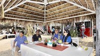 Beberapa pantai di Gunungkidul sudah dilengkapi fasilitas penunjang pariwisata yang mumpuni. Bisa bikin traveler yang datang makin nyaman dan betah (Instagram/aniyudhoyono)