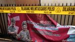 Polsek Ciracas Ditutup Tripleks dan Digaris Polisi