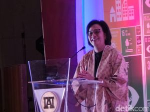 Dikritik Rizal Ramli hingga Prabowo, Sri Mulyani Balas dengan Senyuman