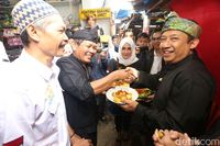 Segera Ditata, PKL Cicadas Bandung Gelar Syukuran di Trotoar
