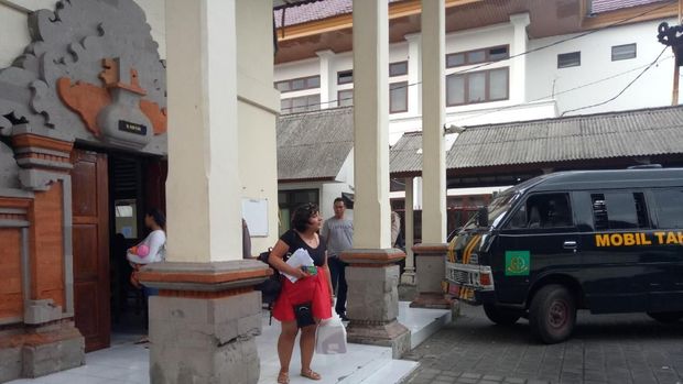 WN Inggris di Bali: Tampar Staf Imigrasi, Bikin Onar di Sidang
