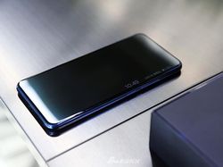 Penampakan Keren Ponsel Dua Layar Vivo