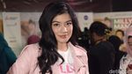 Senyum Manis Titi Kamal yang Awet Muda