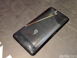 Penampilan Gahar Ponsel Gaming Asus ROG Phone