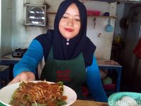 Selain Jenang, Ada Pecel Pakis yang Sedap di Kaki Bukit Muria