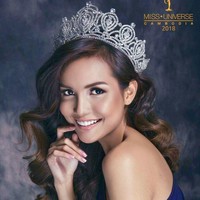 Reaksi fans tersebut membuat Miss Australia dan Miss USA yang tengah menjalani karantina Miss Universe 2018 bersama Rern Sinat menyampaikan klarifikasinya. Melalui pesan ke Instagram akun @misscambodia, keduanya menyampaikan bahwa mereka tidak pernah bermaksud menghina finalis Miss Universe 2018 asal Kamboja. Justru mereka mengagumi Rern yang tetap optimis berkompetisi meski memiliki keterbatasan bahasa. Keduanya juga bukan mengasihani Rern yang tidak bisa berbahasa Inggris. Mereka menyebutkan kata poor karena tidak ada finalis lain yang memiliki kemampuan bahasa Kamboja di Miss Universe 2018. Foto: Instagram @rern_sinat