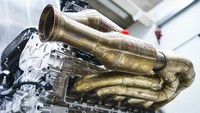 Bahkan produsen asal Inggris ini memastikan akan memproduksinya. Dan kali ini Aston Martin membocorkan apa yang menjadi kelebihan mobil super ini. Foto: Pool (Motortrend)