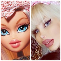 Wanita asal Iran ini diyakini melakukan operasi plastik. Wajahnya sudah tampak tidak asli lagi Foto: Instagram (@Sanaztt)