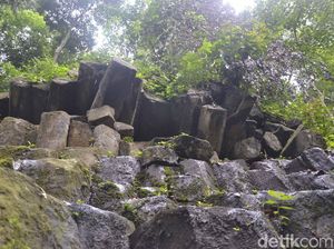 Foto: Batu Persegi yang Misterius di Pekalongan