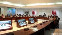 Strategi percepatan pembangunan di Batam juga dinilai harus mencakup kepastian hukum bagi investor, termasuk perizinan, khususnya di sektor infrastruktur dan pelabuhan.