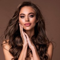 Miss Hungary Enikő Kecskés ini juga tampil seksi di foto resmi Miss Universe 2018. Wanita yang berasal dari Budapest ini selalu menganggap pendidikannya sebagai salah satu prioritas utamanya. Namun meski tetap fokus pada studinya, ini tidak pernah menghalangi dia untuk menghadapi tantangan baru Foto: dok. Miss Universe