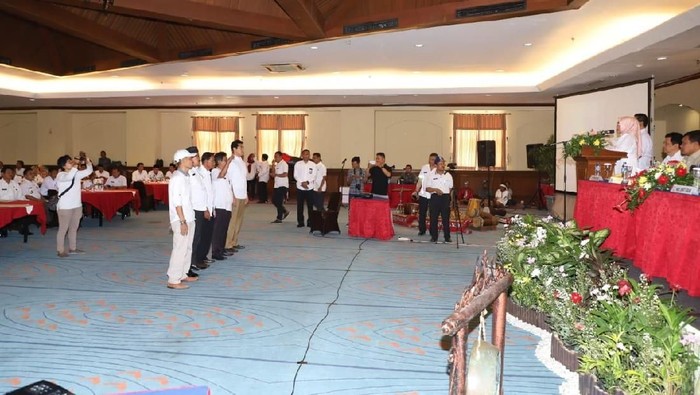 Bupati Serang Instruksikan Camat Aktif Tangani Masalah Warga