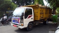 Jutaan batang rokok ilegal diangkut menggunakan 10 truk menuju TPA Tanjungrejo Kudus.