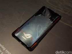 Penampilan Gahar Ponsel Gaming Asus ROG Phone