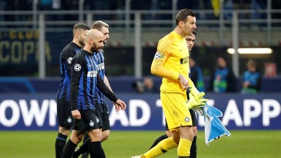 Si Ular Besar Tak Berbisa di Meazza