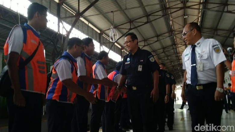 Tiket Kereta Liburan Natal dan Tahun Baru Terjual 52% Tiket Kereta Liburan Natal dan Tahun Baru Terjual 52%