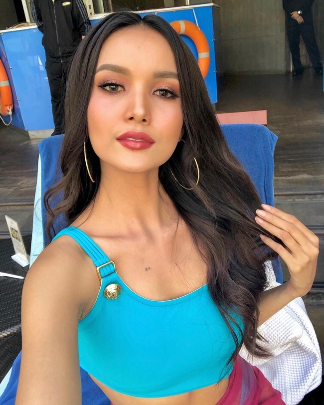 Rern Sinat yang merupakan Miss Universe Cambodia 2018 menjadi wanita Kamboja kedua yang mewakili negara tersebut di kontes kecantikan dunia. Sebelumnya Rern dikenal sebagai seorang model dan penyiar radio. Foto: Instagram @rern_sinat