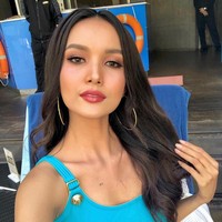 Rern Sinat yang merupakan Miss Universe Cambodia 2018 menjadi wanita Kamboja kedua yang mewakili negara tersebut di kontes kecantikan dunia. Sebelumnya Rern dikenal sebagai seorang model dan penyiar radio. Foto: Instagram @rern_sinat