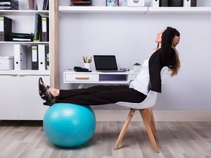 Tips Bugar untuk Pekerja Kantoran: Manfaatkan Jam Makan Siang!