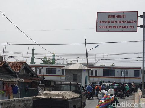 Hanya ada pelang peringatan yang dipunya Dishub DKI