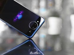 Penampakan Keren Ponsel Dua Layar Vivo