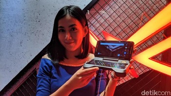 ROG Phone juga dilengkapi dengan aeroactive cooler. Perangkat ini menambah kemampuan pendingin ROG Phone, sehingga tetap prima meski dimainkan dalam waktu lama. Foto: Adi Fida Rahman/detikINET