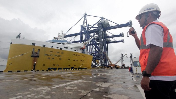 PT Pelabuhan Indonesia I (Persero) atau Pelindo 1 mendatangkan tiga Container Crane baru untuk meningkatkan layanan kepada pengguna jasa pelabuhan.