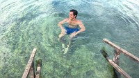 Ini saat dia menikmati segarnya Lagoa Santa di Brazil. (gabrielndsprado/Instagram)