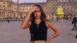 Foto: Liburannya Hana Cross, Kekasih Baru Brooklyn Beckham