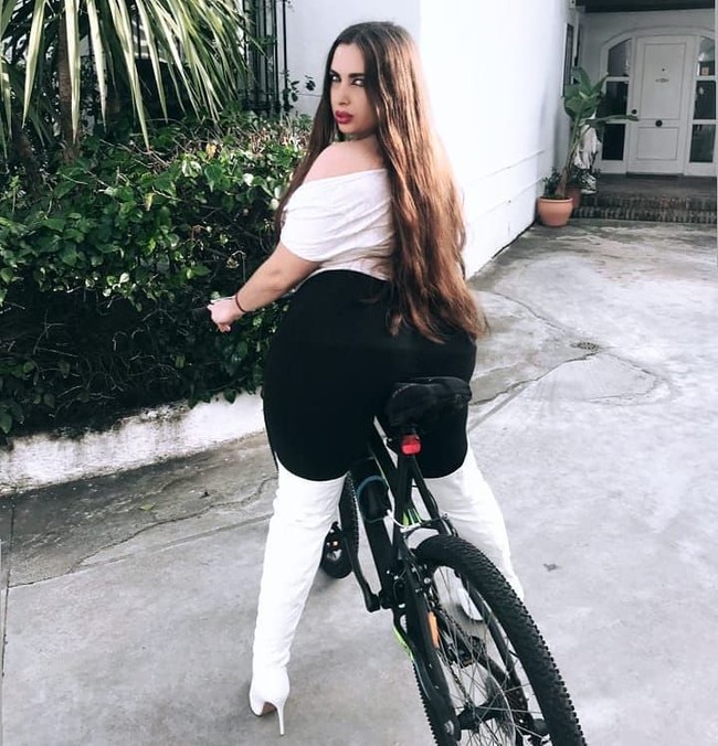 Tidaklah normal untuk melihat seorang aktris dan model dengan tubuhku yang seperti ini. Tetapi, aku berusaha untuk mencoba dan mengubah beberapa pikiran dan menunjukkan itu baik untuk menjadi berbeda, imbuhnya. Foto: Instagram