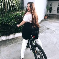 Tidaklah normal untuk melihat seorang aktris dan model dengan tubuhku yang seperti ini. Tetapi, aku berusaha untuk mencoba dan mengubah beberapa pikiran dan menunjukkan itu baik untuk menjadi berbeda, imbuhnya. Foto: Instagram