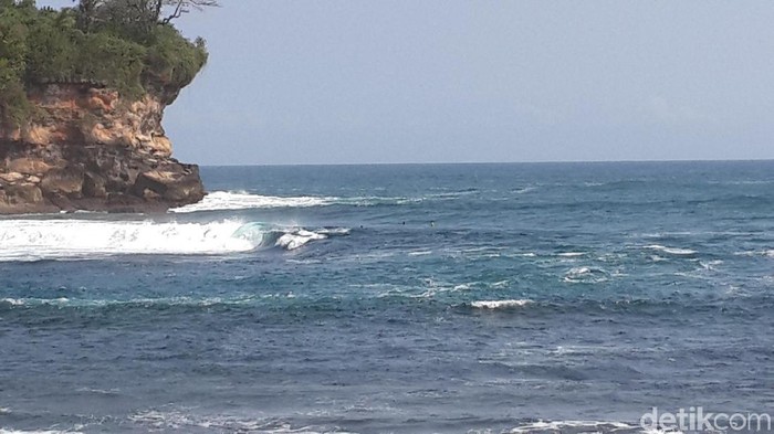 Perahu Dihantam Gelombang, Seorang Nelayan di Pacitan Hilang