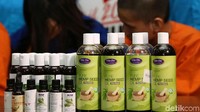 Selain ribuan butir pil ekstasi, barang bukti yang berhasil disita BNN yaitu berupa 4 kardus berisi 22 botol berisi cairan yang diduga mengandung Cannabis Sativa. Namun setelah dilakukan uji laboratorium, ternyata zat yang terkandung dalam cairan yaitu Cannabidiol dan Dronabinol.