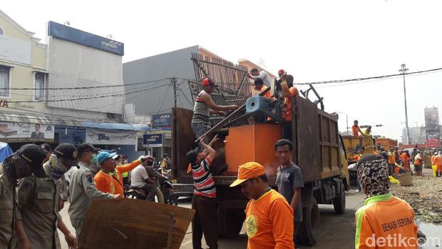 Penertiban dilakukan karena PKL dianggap melanggar Perda Ketertiban Umum