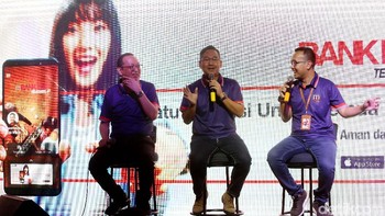 Bicara lebih lanjut soal masa operasi SMS mBanking selama satu dekade, Telkomsel mengklaim sudah punya 18 juta pelanggan dengan 10 juta di antaranya adalah pelanggan aktif per bulan.